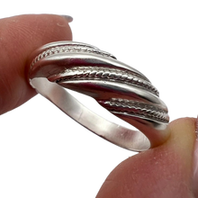 Load image into Gallery viewer, Vintage USSR silver twisted rope ring with star hallmark, unisex band, size 9.5, featuring intricate design and hallmarked Fezba Market.