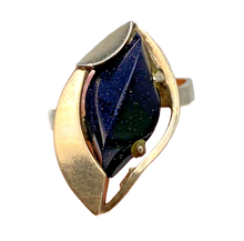 Load image into Gallery viewer, Vintage 875 silver aventurine statement ring with 14K gold accents, size 8.25, featuring intricate design and gemstone detail.