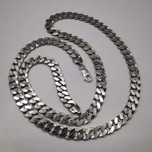 Load image into Gallery viewer, Close-up of Vintage 925 Sterling Silver Heavy Cuban Link Chain Necklace