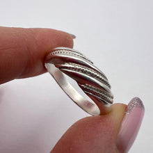 Load image into Gallery viewer, Vintage USSR 916 silver twisted rope ring with star hallmark, unisex band size 9.5, featuring intricate silver craftsmanship.