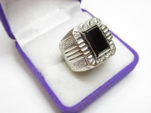 Load image into Gallery viewer, Vintage 925 Sterling Silver Black Agate Signet Ring – Art Deco-Inspired Ribbed Design & CZ Halo, Size 10.25