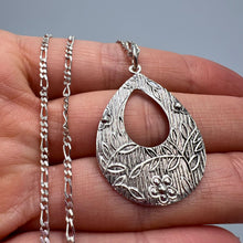 Load image into Gallery viewer, Detailed Pendant Design on Vintage 925 Sterling Silver Necklace Set