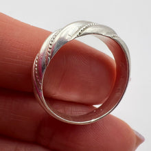 Load image into Gallery viewer, Vintage USSR 916 silver twisted rope ring with star hallmark, unisex band size 9.5, featuring detailed craftsmanship.