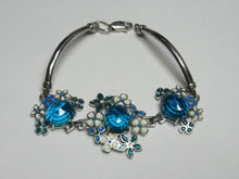 Load image into Gallery viewer, Detailed Link Pattern on Vintage 925 Sterling Silver Bracelet