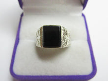 Load image into Gallery viewer, Vintage 925 Sterling Silver Black Agate Signet Ring – Art Deco-Inspired Engraved Band, Size 8.5
