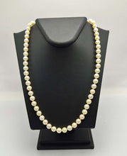 Load image into Gallery viewer, Vintage 18K Yellow Gold Pearl Necklace – 28.79g | 48 cm Strand
