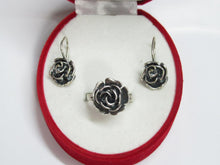Load image into Gallery viewer, Close-up of Three-Dimensional Oxidized Rose Motif on Vintage 925 Sterling Silver Ring
