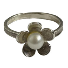 Load image into Gallery viewer, Vintage 925 sterling silver ring with a pearl flower design, size 6, featuring intricate details and a statement style.

