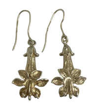 Load image into Gallery viewer, Elegant Vintage 925 Sterling Silver Gold Gilt Floral Drop Earrings
