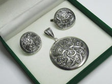 Load image into Gallery viewer, Pair of Matching Vintage 925 Sterling Silver Filigree Circular Earrings

