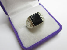 Load image into Gallery viewer, Vintage 925 Sterling Silver Black Agate Signet Ring – Art Deco-Inspired Engraved Band, Size 8.5
