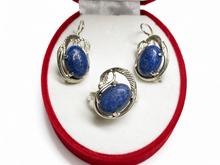 Load image into Gallery viewer, Close-up of Natural Deep Blue Lapis Lazuli Cabochon on Vintage 916 Silver Ring
