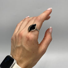 Load image into Gallery viewer, Vintage 875 silver aventurine statement ring with 14K gold accents, size 8.25, featuring a bold, polished gemstone design.
