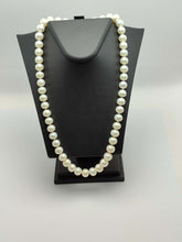 Load image into Gallery viewer, Vintage 14K Yellow Gold Pearl Necklace – 65.23g | 50 cm Strand
