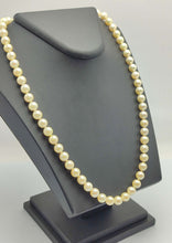 Load image into Gallery viewer, Vintage 18K Yellow Gold Pearl Necklace – 28.79g | 48 cm Strand
