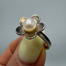 Load image into Gallery viewer, Vintage 925 sterling silver ring with pearl flower design, women's size 6, Fezba Market jewelry.
