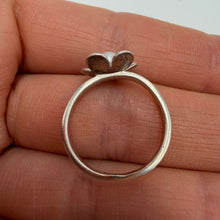 Load image into Gallery viewer, Vintage 925 silver ring with pearl flower design, women's size 6, handcrafted statement jewelry by Fezba Market.
