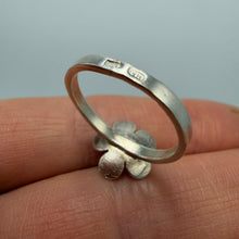 Load image into Gallery viewer, Vintage 925 Sterling Silver Pearl Flower Statement Ring for women, size 6, featuring a detailed floral design.

