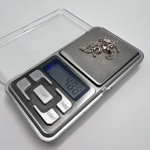 Load image into Gallery viewer, Vintage 925 sterling silver chain and pendant set with retro classic design for women, featuring detailed silver craftsmanship.
