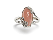 Load image into Gallery viewer, vintage Soviet 925 silver chalcedony ring, USSR silver chalcedony solitaire ring size 7.25, Retro 925 silver peach chalcedony ring, silver swirl chalcedony ring, vintage Soviet silver chalcedony cabochon ring
