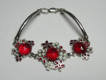 Load image into Gallery viewer, Detailed Link Pattern on Vintage 925 Sterling Silver Bracelet
